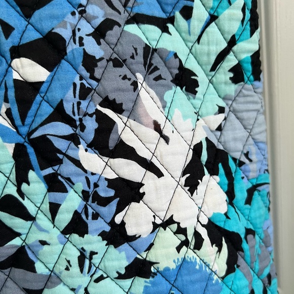 VERA BRADLEY Tote with 2 matching ZIPPER POUCHES (in CAMO FLORAL pattern) - Picture 7 of 13